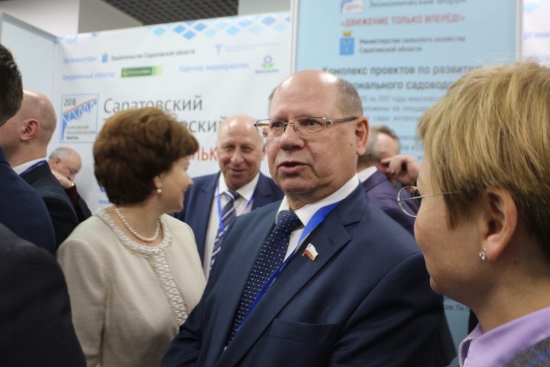 На выставке Саратовского экономического форума гостям презентовали новый вокзал и мост