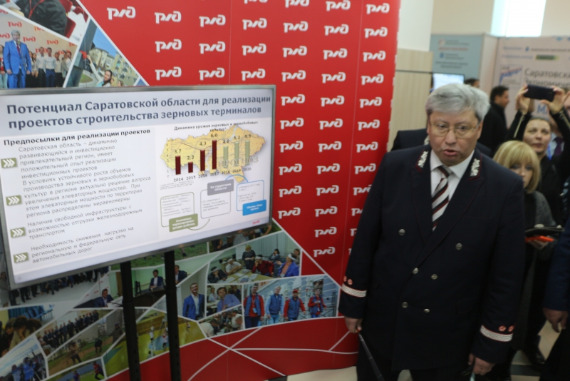 На выставке Саратовского экономического форума гостям презентовали новый вокзал и мост