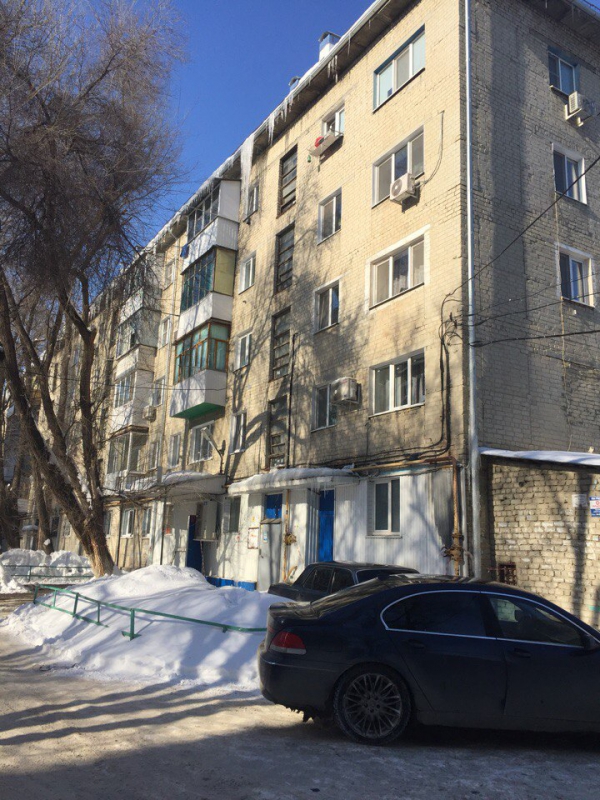 «Сосульки-убийцы» стали достопримечательностью дома в Саратове