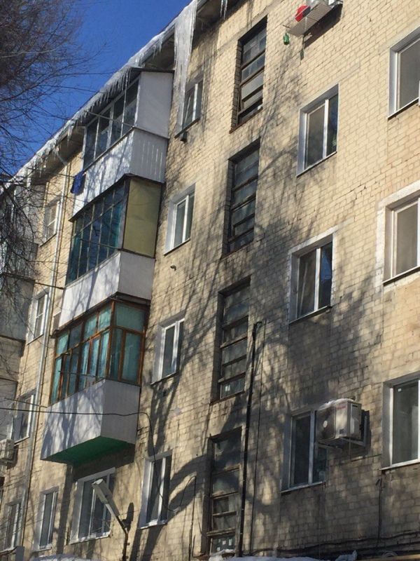 «Сосульки-убийцы» стали достопримечательностью дома в Саратове