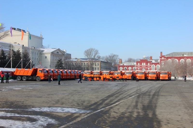 Саратову передали три десятка «КамАЗов» для коммунальных служб