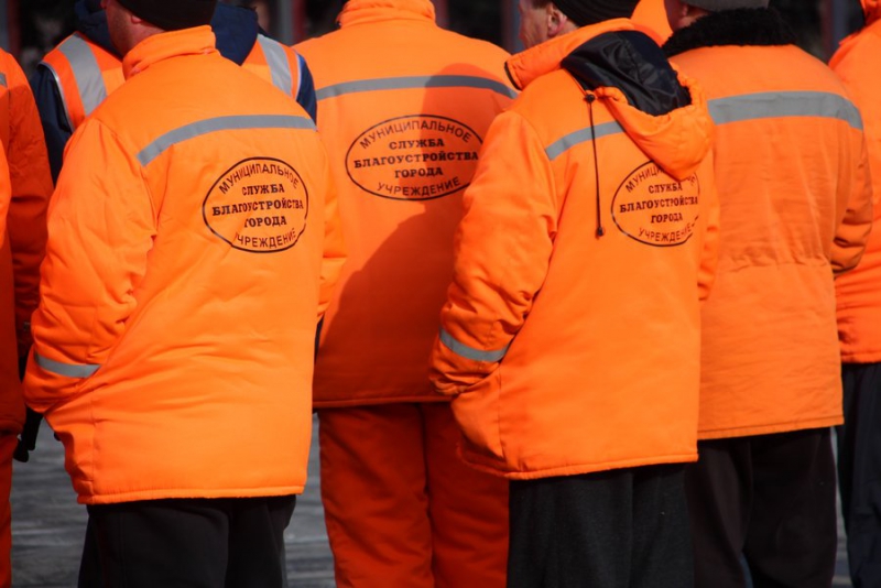 Саратову передали три десятка «КамАЗов» для коммунальных служб