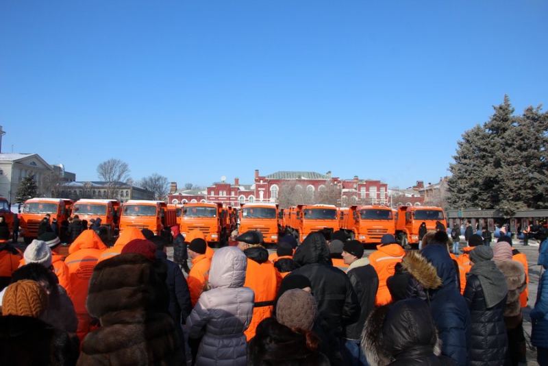 Саратову передали три десятка «КамАЗов» для коммунальных служб