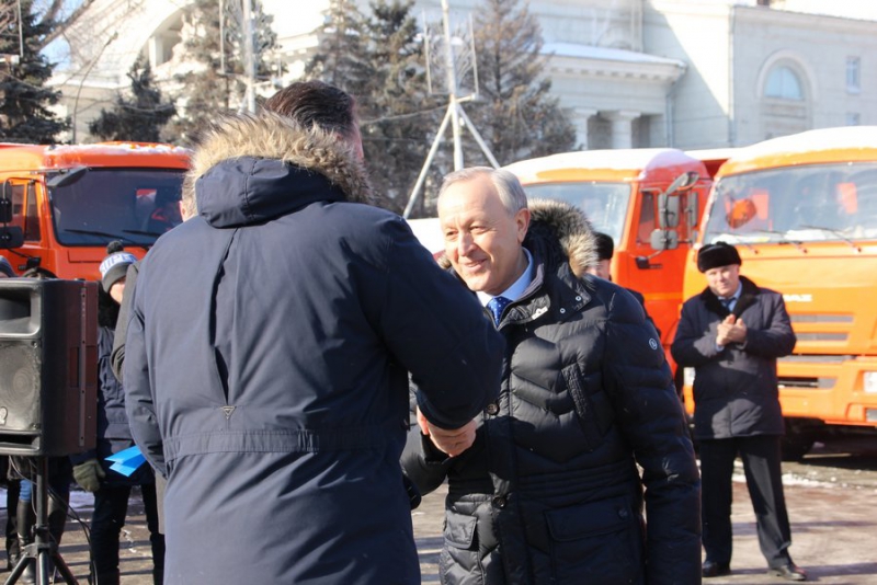 Саратову передали три десятка «КамАЗов» для коммунальных служб