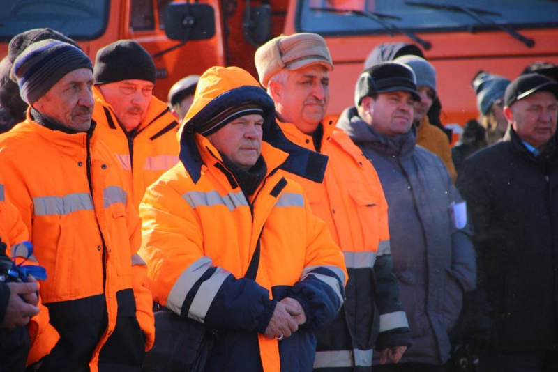 Саратову передали три десятка «КамАЗов» для коммунальных служб