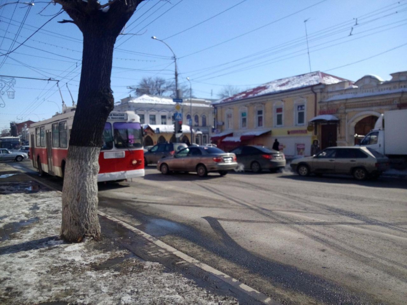 На Московской из-за ДТП остановилось движение троллейбусов