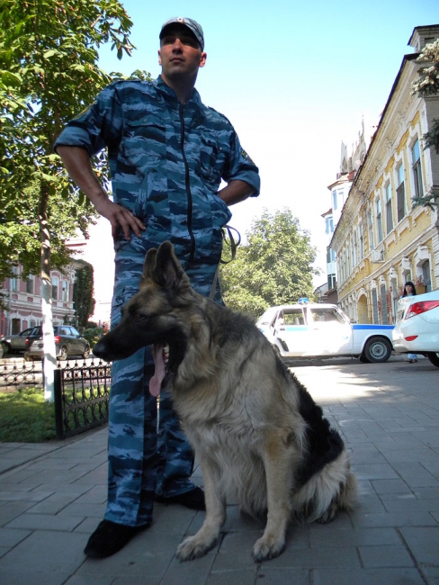 Полиция мешала пикету у офиса Ерофеевой и задержала организатора