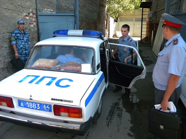 Полиция мешала пикету у офиса Ерофеевой и задержала организатора