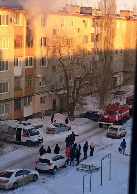 В Советском районе полицейские спасли из горящего дома женщину с детьми