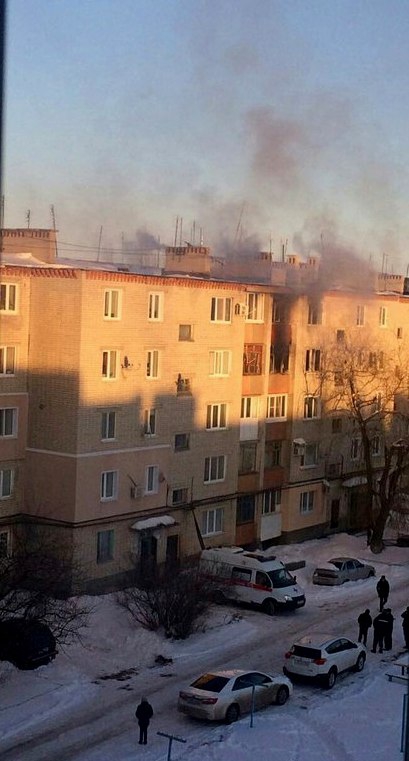 В Советском районе полицейские спасли из горящего дома женщину с детьми