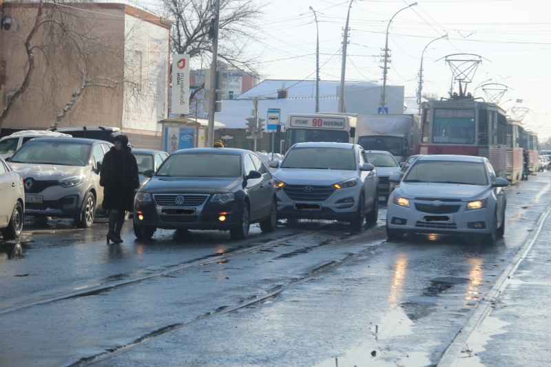 В Саратове из-за аварии встали трамваи и образовались пробки