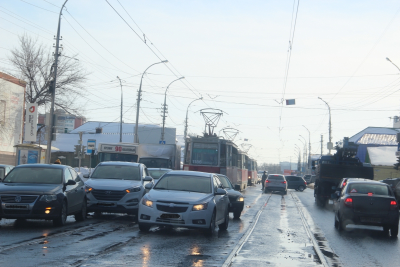 В Саратове из-за аварии встали трамваи и образовались пробки