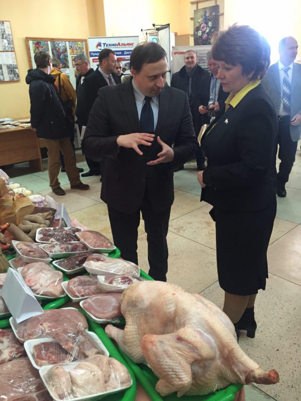 В Воскресенском районе министра сельского хозяйства завлекли индейкой