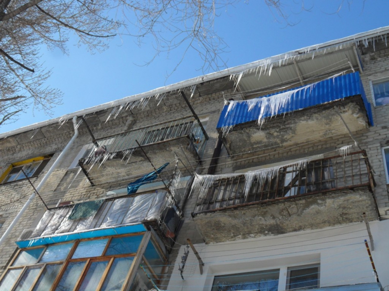 Каждый 9-й проверенный дом в Саратове оказался с сосульками