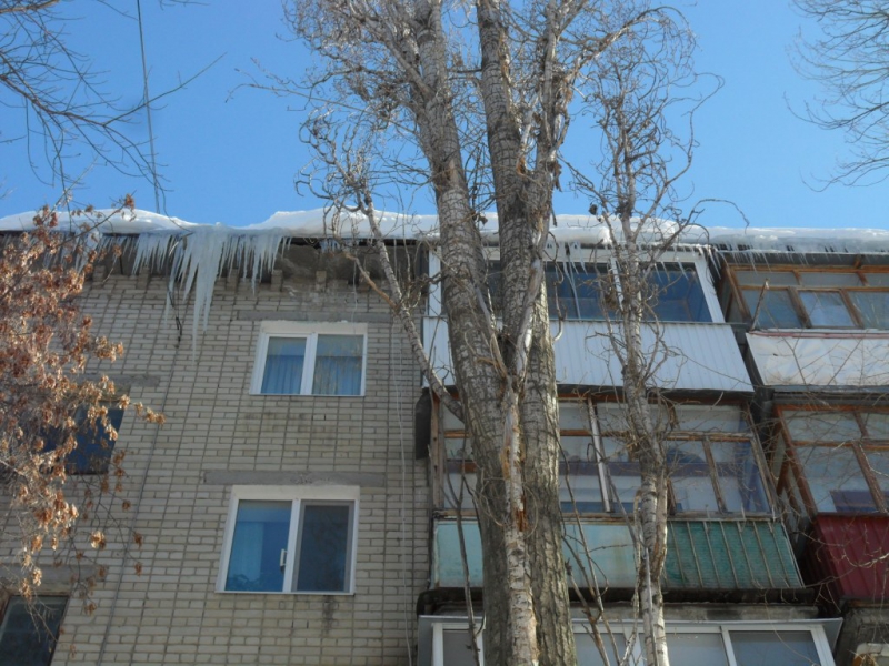 Каждый 9-й проверенный дом в Саратове оказался с сосульками