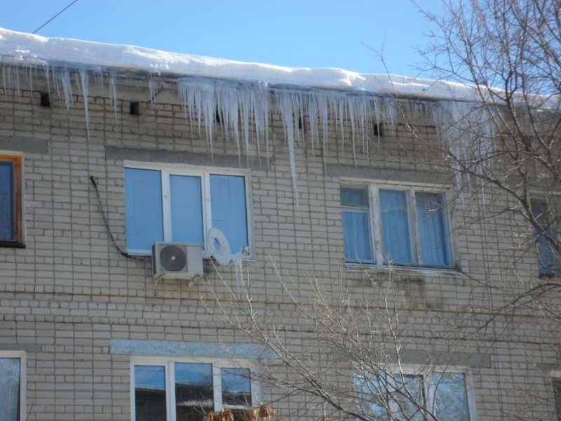 Каждый 9-й проверенный дом в Саратове оказался с сосульками