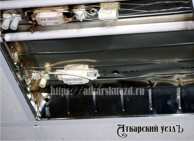 В ТЦ нашли заблокированные эвакуационные выходы, просроченные огнетушители и висящие провода