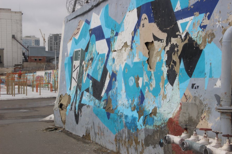 В Саратове на новой набережной рушатся лестницы и продолжают сыпаться граффити