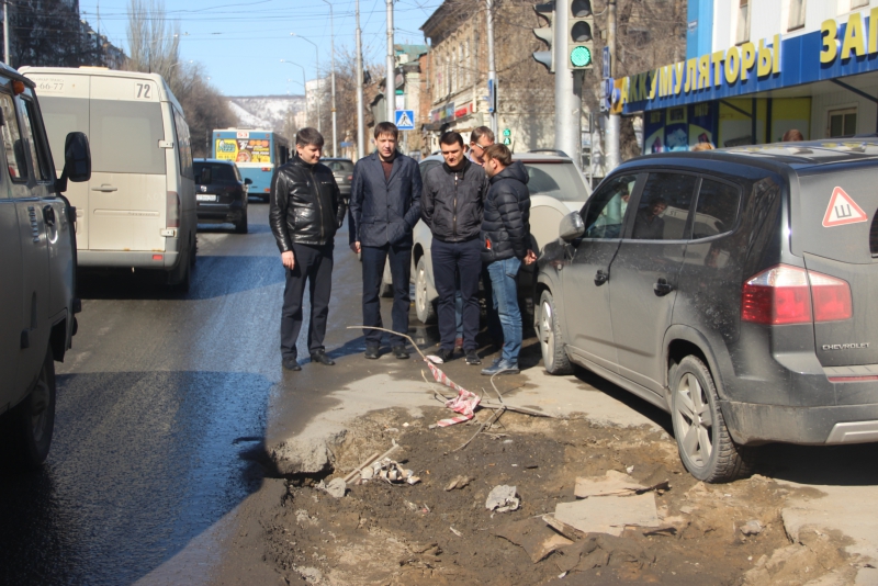 Просадки из-за коммунальщиков «подставляют» проект «Безопасные и качественные дороги»