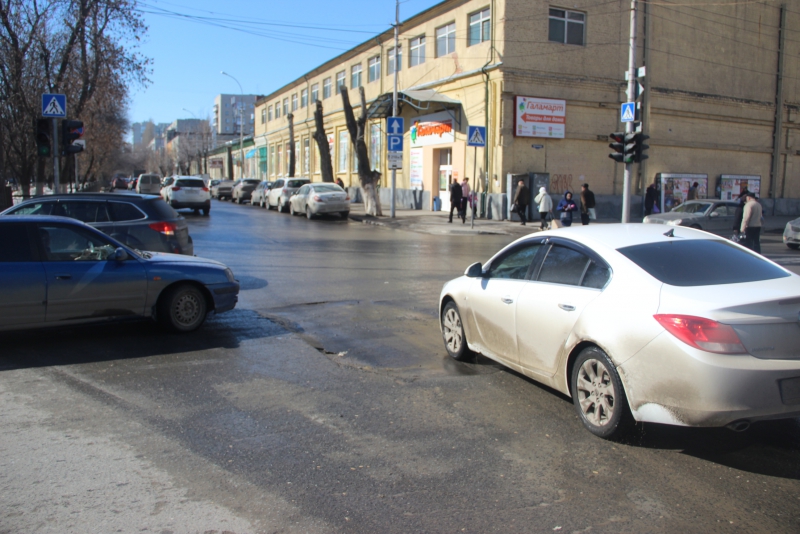 Просадки из-за коммунальщиков «подставляют» проект «Безопасные и качественные дороги»
