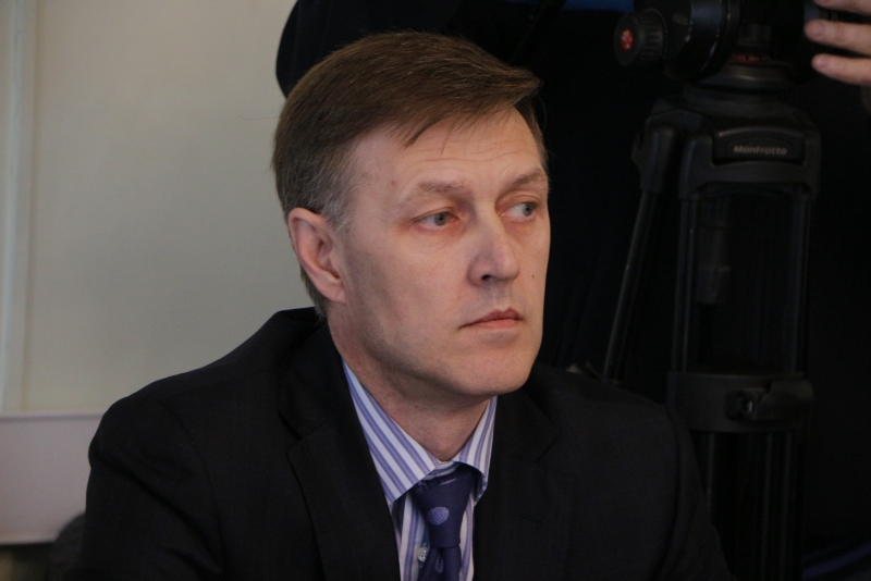 Сотрудник СУ СК саратовским чиновникам: Займитесь люками, иначе вами займемся мы