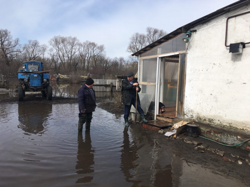 Спикер облдумы пообещал оказать материальную помощь жителям затопленных сел