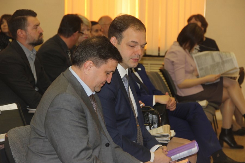 На зарплату саратовских чиновников потратили 653 млн рублей