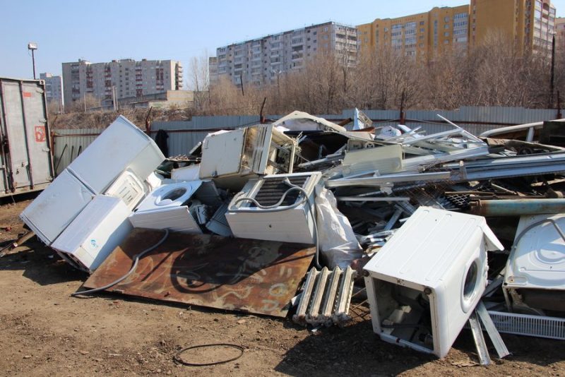 В Саратове ревизоры нашли в пунктах приема чермета слонов, самолеты и бюст Сталина