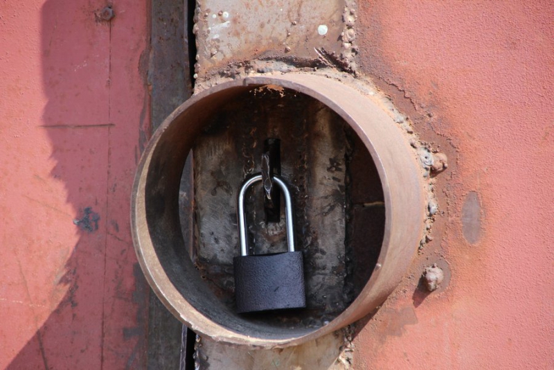 В Саратове ревизоры нашли в пунктах приема чермета слонов, самолеты и бюст Сталина