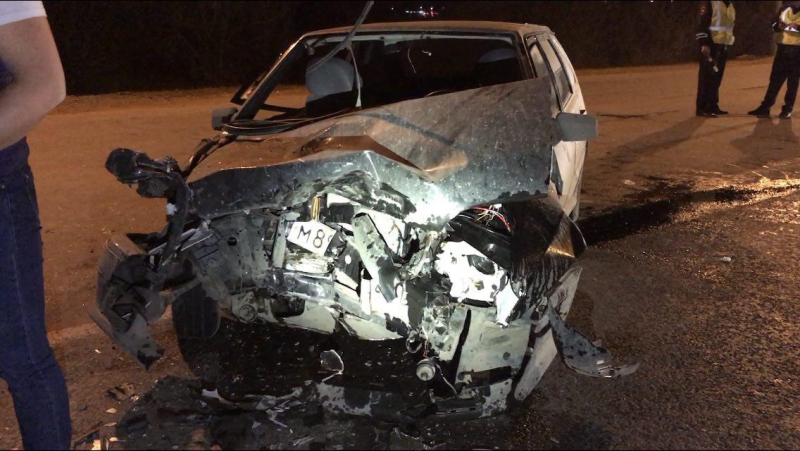 В аварии с фургоном под Саратовом пострадали 4 человека