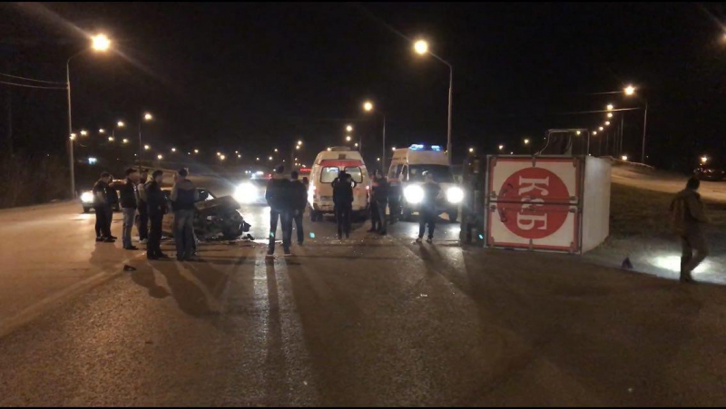 В аварии с фургоном под Саратовом пострадали 4 человека