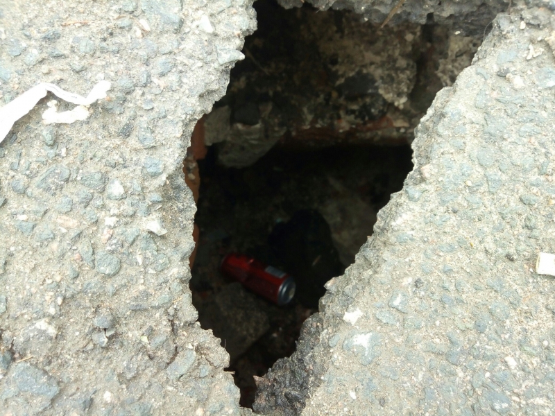 Общественник Галактионов едва не провалился в яму рядом с областным правительством