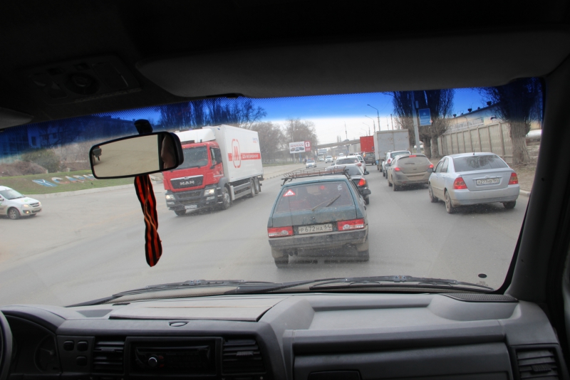 В районе Студгородка фура столкнулась с легковушкой