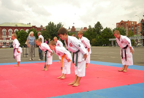 Физкультурной акции на Театральной площади помешал дождь