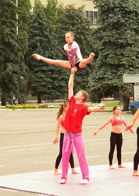 Физкультурной акции на Театральной площади помешал дождь