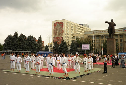 Физкультурной акции на Театральной площади помешал дождь