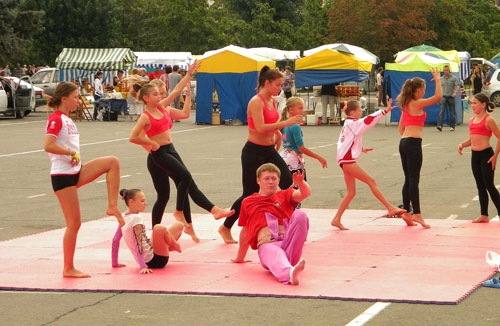 Физкультурной акции на Театральной площади помешал дождь