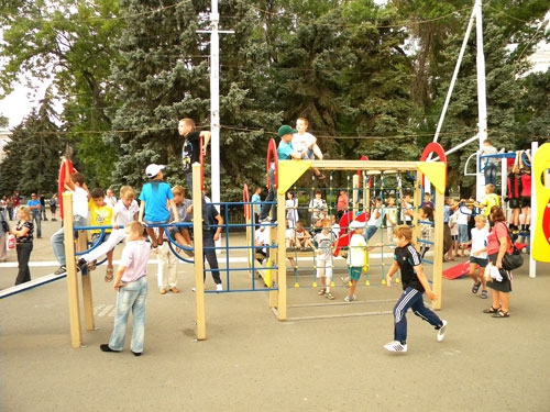 Физкультурной акции на Театральной площади помешал дождь