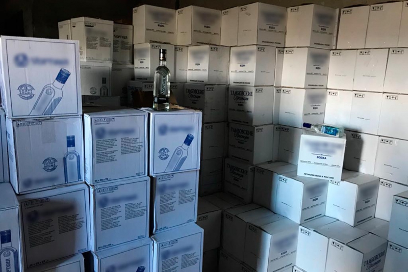 Для изъятия алкоголя силовики провели спецоперацию в 3-х городах Саратовской области