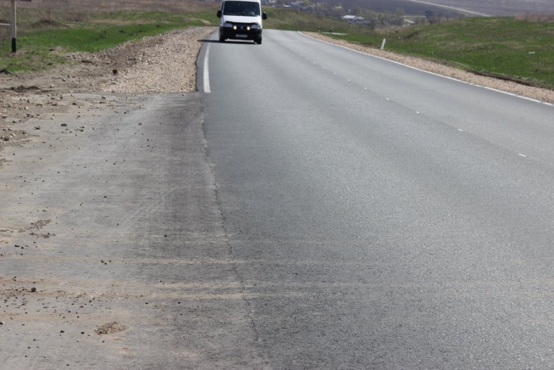 Трещины на гарантийном участке дороги «Тамбов-Ртищево-Саратов» устранят к середине мая