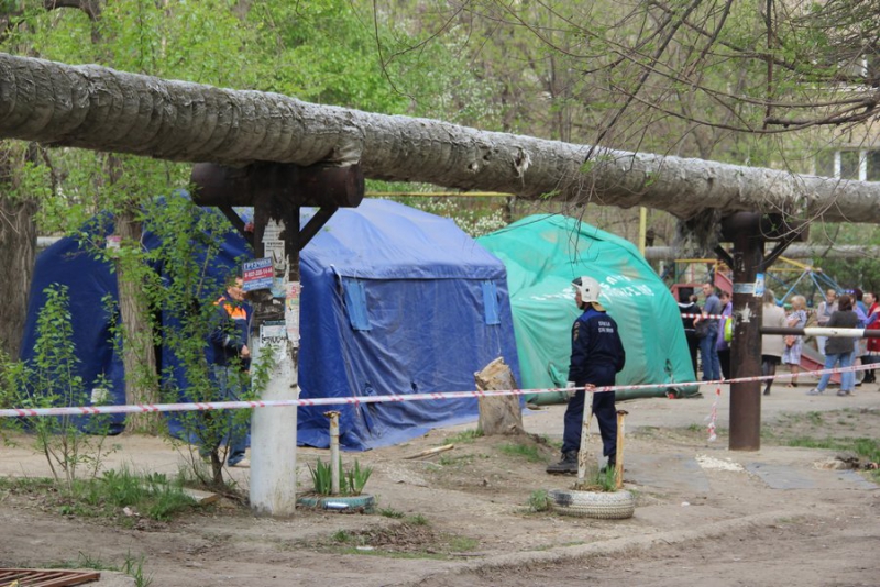 Житель рухнувшего дома в Саратове: На мою жену упала бетонная плита