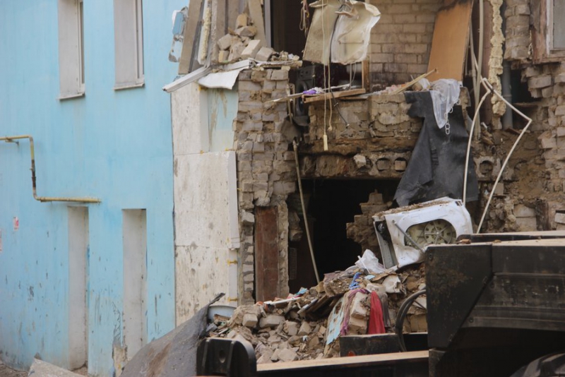 Житель рухнувшего дома в Саратове: На мою жену упала бетонная плита