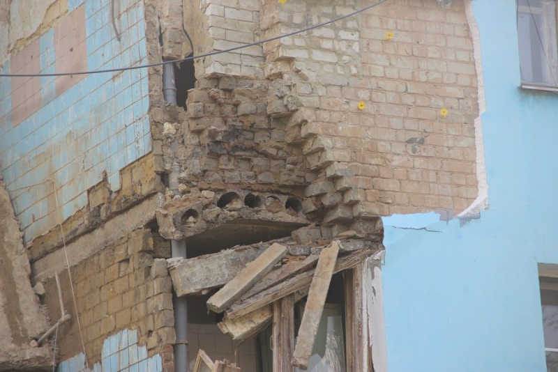 Житель рухнувшего дома в Саратове: На мою жену упала бетонная плита