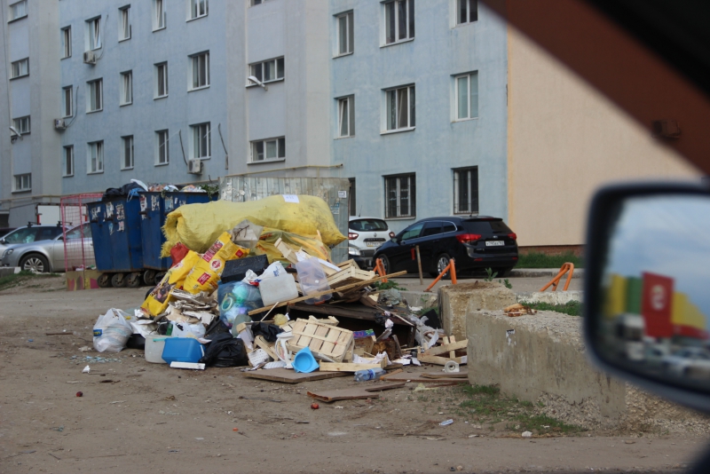 Улицу Братьев Никитиных власти Саратова превратили в экстремальный цирк. Она является символом безответственности и безалаберности мэрии областного центра