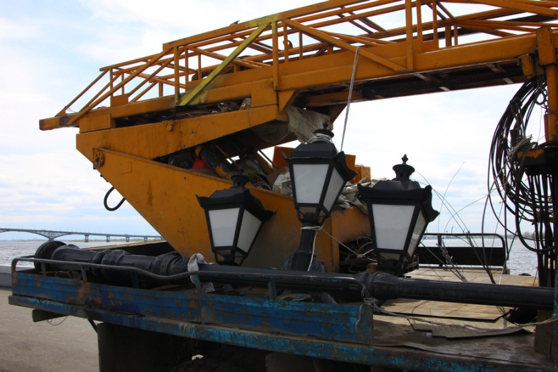 Набережную Саратова очистили от обломков разбившегося «Фольксвагена»