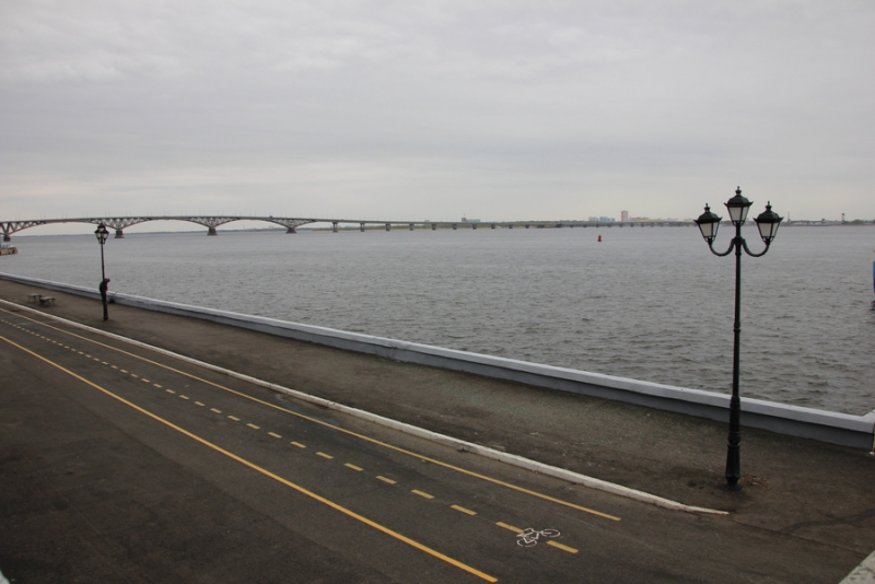 Набережную Саратова очистили от обломков разбившегося «Фольксвагена»