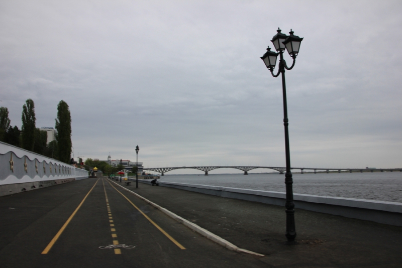 Набережную Саратова очистили от обломков разбившегося «Фольксвагена»