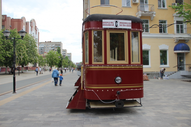 У «Семена» на Волжской вандалы оторвали подсветку