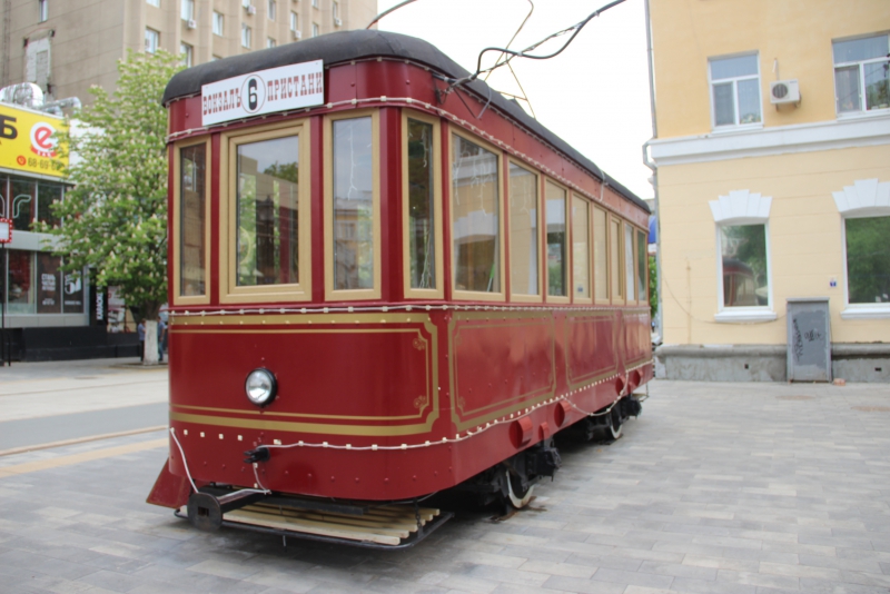 У «Семена» на Волжской вандалы оторвали подсветку