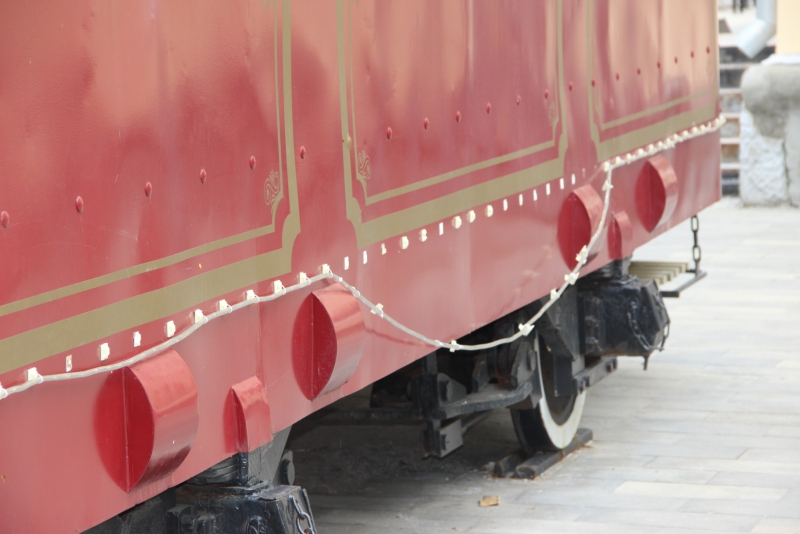 У «Семена» на Волжской вандалы оторвали подсветку